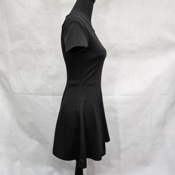 Forever 21 Textured Pull On Black Fit and Flare Mini Dress Size S - Picture 4 of 7